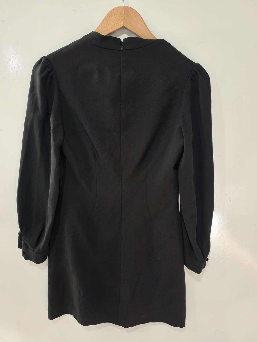 NWT Jill Jill Stuart Black Keyhole Cutout Tie Neck Mini Cocktail Dress Size 4 - Picture 5 of 10